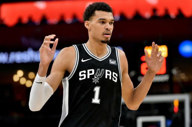 1731083091062046869.jpg kaiyun-数据全面缩水 三分疯狂打铁!二年级的文班撞墙了?