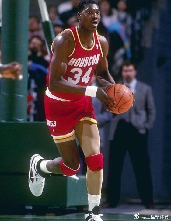 开云体育app下载-86年总决赛绿军对阵火箭,伯德场均24+9+9,奥拉朱旺呢?巨星坯子