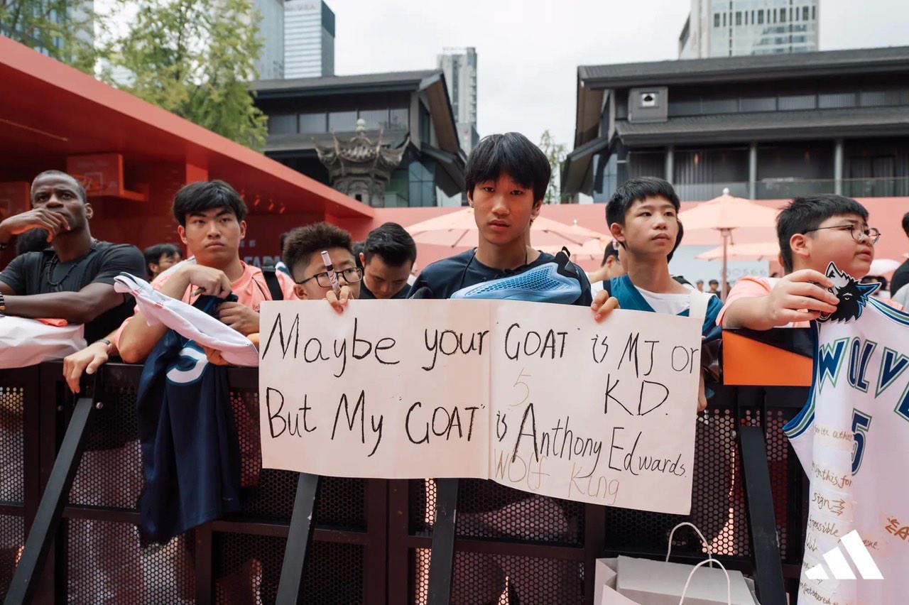 开云体育下载app-爱德华兹中国行成都站：球迷表示我的GOAT是华子