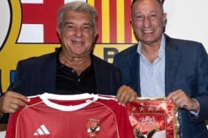 世体：开罗国民代表团造访巴萨，双方建立友好关系并交流经验