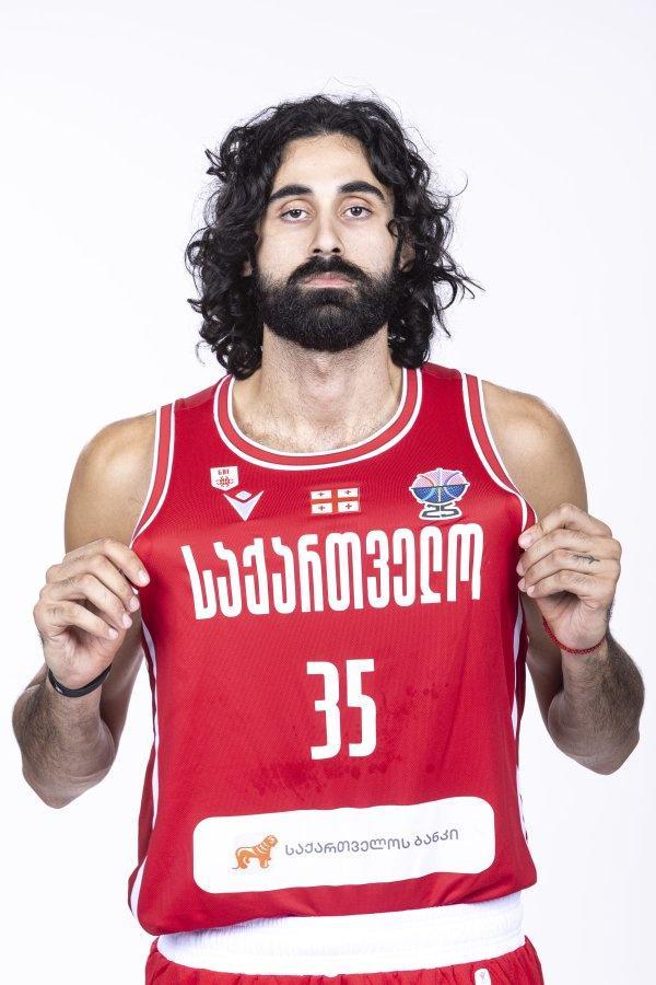 开云体育官方网站-艺术气息！魔术&amp;amp;格鲁吉亚中锋比塔泽在社交媒体晒出自己的新造型