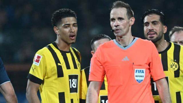 开云官网-【早报】35岁本泽马半场戴帽！15岁巴萨小将上演首秀