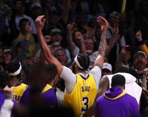 开云官网-【早报】35岁本泽马半场戴帽！15岁巴萨小将上演首秀