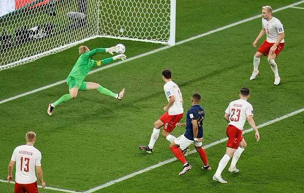 开云官网-梅开二度踢得更聪明 “无球”姆巴佩谁人能防？