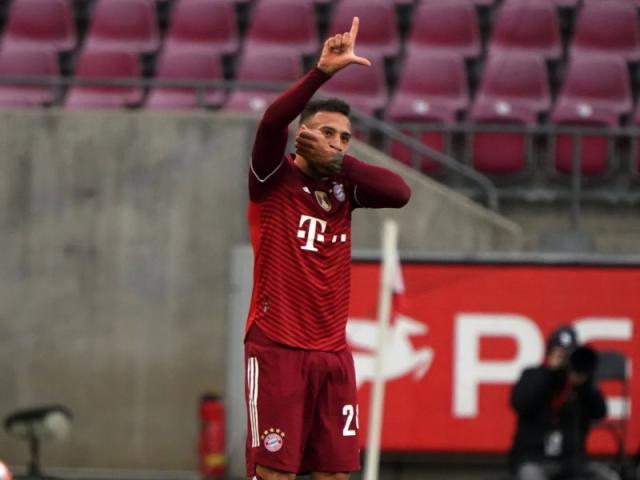 开云体育app下载-莱万戴帽竟被抢了风头？拜仁高价冗员打出了翻身仗